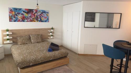 Кровать или кровати в номере Montreux centre ville lac appartement