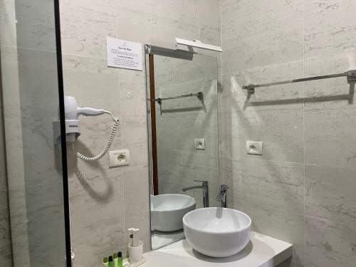 Koupelna v ubytování Valta Hotel