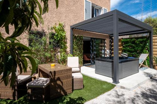 Honey Moon - studio romantique Jacuzzi et écran cinema