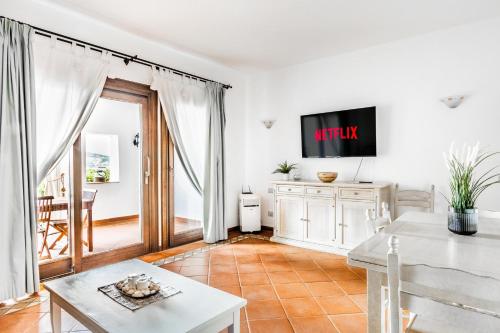 Imagen de la galería de PORTO CERVO-CALA DEL FARO [Parking-Sea-Garden], en Porto Cervo