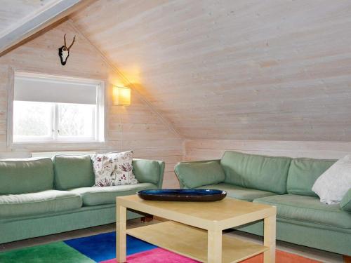 Khu vực ghế ngồi tại 8 person holiday home in HJÄLTEVAD