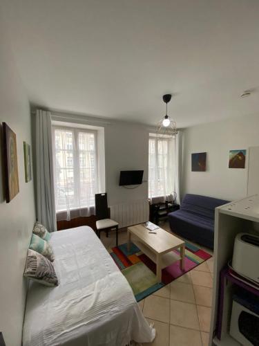 BAYEUX DDAY 80e STUDIO à côté de la Cathédrale