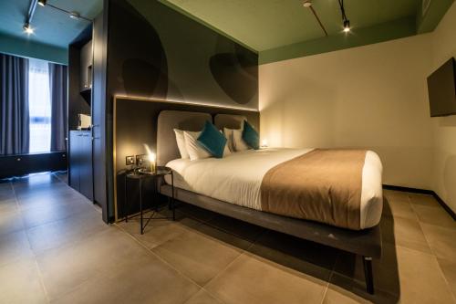 a bedroom with a large bed in a room at Eleven by Warren Collection in Sliema