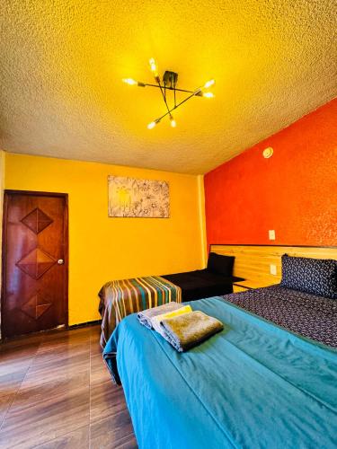a bedroom with two beds and a ceiling at Hotel Diamantes in Orizaba