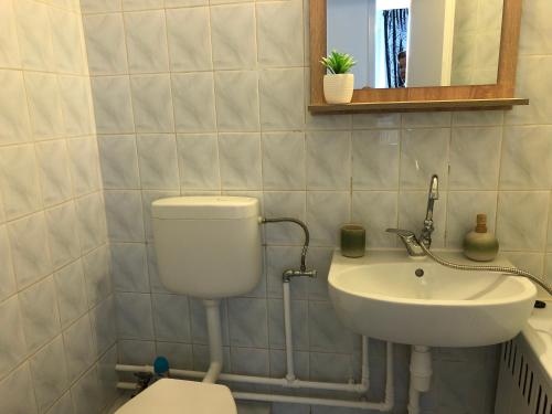 Ένα μπάνιο στο Juti Apartman