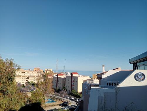 een uitzicht op een stad vanuit een gebouw bij ÁTICO RESIDENCIAL MARIANA parking privado y piscina in Rincón de la Victoria