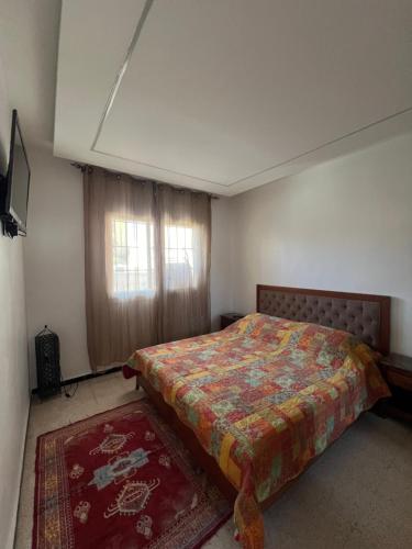 Giường trong phòng chung tại Bab Ezzouar