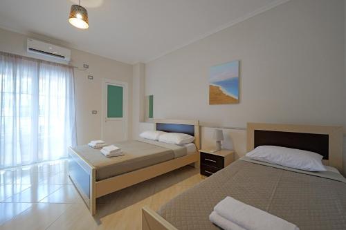 เตียงในห้องที่ Hotel Deja Vu