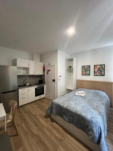 a large bedroom with a bed and a kitchen at Estrela da Almada Mascarenhas in Almada