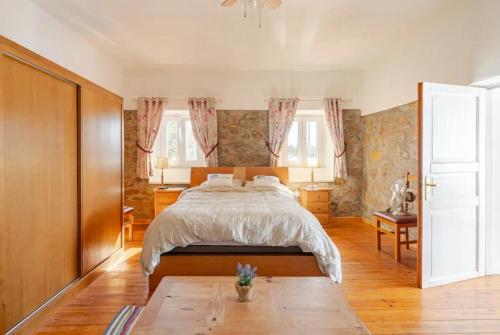 a bedroom with a large bed and some windows at Villa Azul, Graça Portugal in Pedrógão Grande