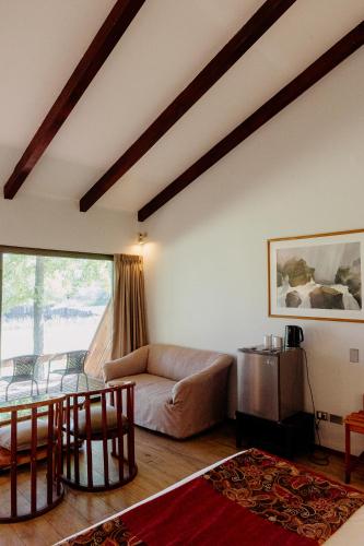 a living room with a couch and a table at Hotel Salto Del Laja in Los Ángeles