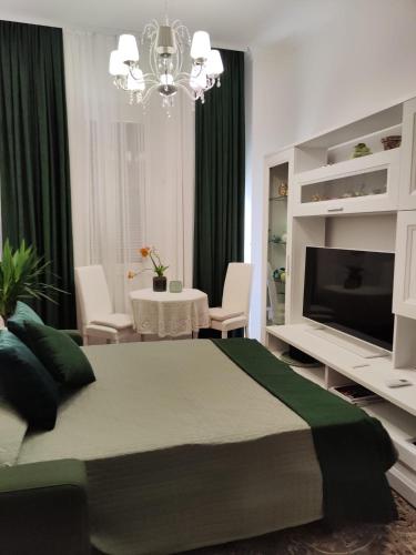Val's Vatican Wall Apartment photo 24