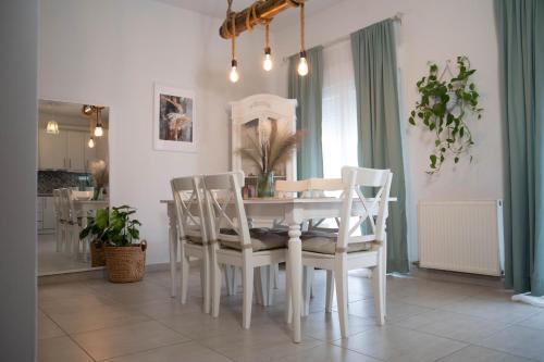 The Sunlight Home near airport and city