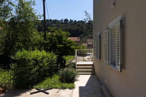 a stairway leading to a building with a window at Stephanie green island apartments in Šipanska Luka