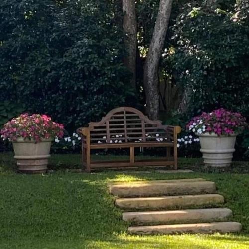 Jardín al aire libre en Eagle Wind Manor