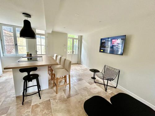 a kitchen and living room with a table and chairs at Les hirondelles de Deauville in Deauville