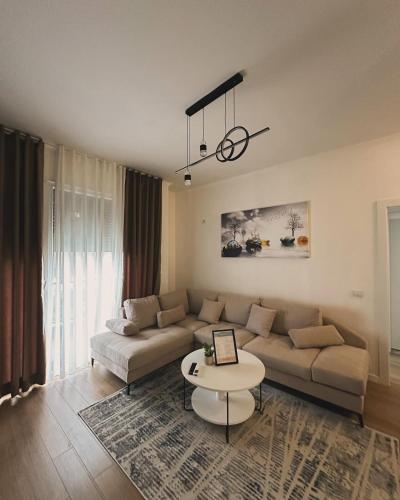 Ruang duduk di M'apartment1