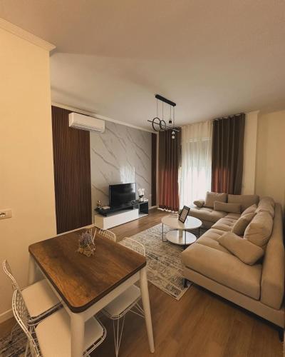 Ruang duduk di M'apartment1