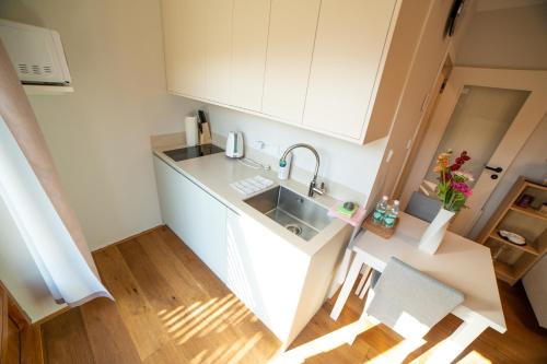Kuchyň nebo kuchyňský kout v ubytování Apartmán Andrasa v Krkonoších se saunou a terasou