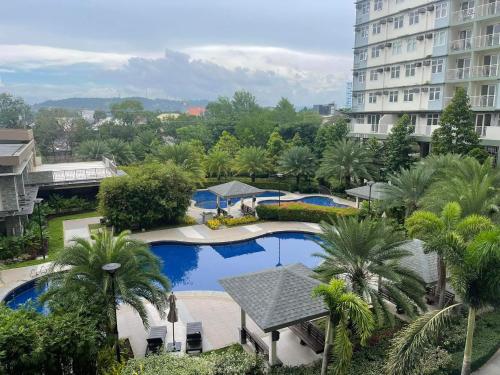 Πισίνα στο ή κοντά στο Verdon Parc Davao City with Balcony by darpm