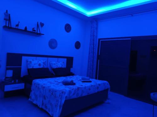 Ένα ή περισσότερα κρεβάτια σε δωμάτιο στο Villa chez Josy et Phil chambre d'hôte