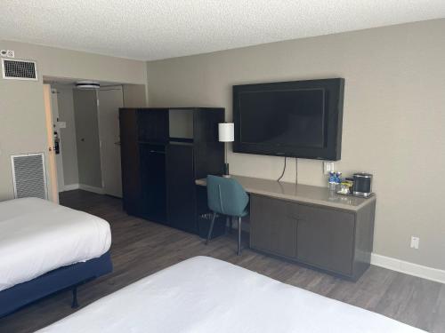 a hotel room with a bed and a flat screen tv at DoubleTree By Hilton Baltimore North Pikesville in Pikesville