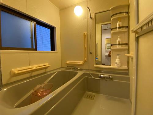 Ένα μπάνιο στο 名古屋市中心步行所到的独栋房子免费停四辆车