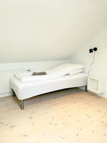 Postel nebo postele na pokoji v ubytování 3 BR home for 6 guests, Hoyvík, Tórshavn