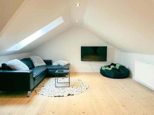 TV a/nebo společenská místnost v ubytování 3 BR home for 6 guests, Hoyvík, Tórshavn