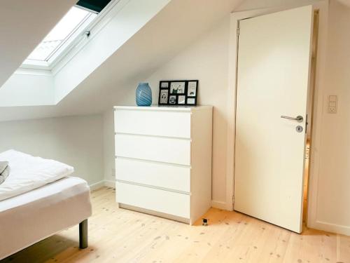 Postel nebo postele na pokoji v ubytování 3 BR home for 6 guests, Hoyvík, Tórshavn
