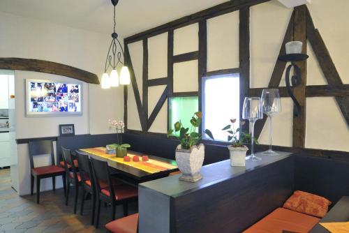 a dining room with a table and some chairs at Rieslinghaus Bernkastel (ehm.Weinhaus Porn) in Bernkastel-Kues