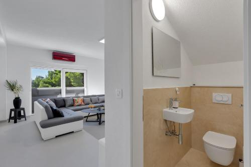 Apartments for families with children Podgora, Makarska - 11938