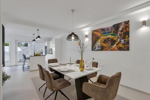 Apartments for families with children Podgora, Makarska - 11938