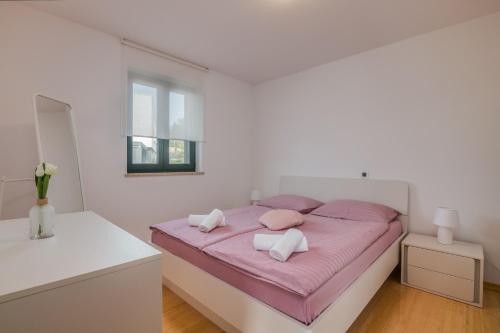 Apartments by the sea Turcic, Krk - 23084