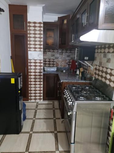a kitchen with a stove and a tiled floor at Cómodo aparta estudio in Concepción de La Vega