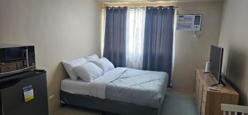 Llit o llits en una habitació de BRAND NEW SEMI-FURNISHED STUDIO @ AVIDA SPIRA CDO