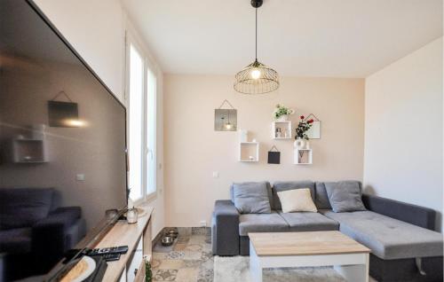 Χώρος καθιστικού στο Cozy Home In Villelongue De La S