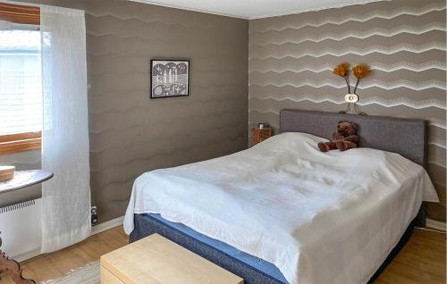 Postel nebo postele na pokoji v ubytování 2 Bedroom Stunning Home In Bergkvara