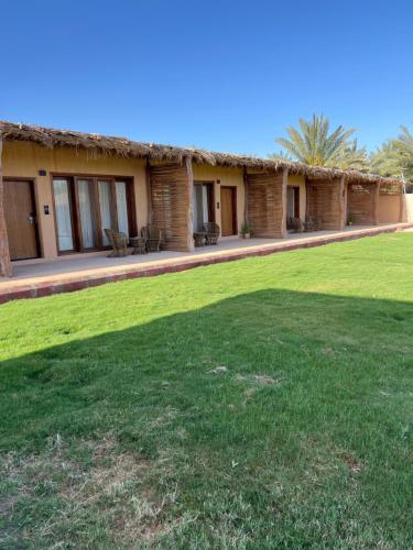 a row of cottages with a large lawn in front at سيال 1 in AlUla