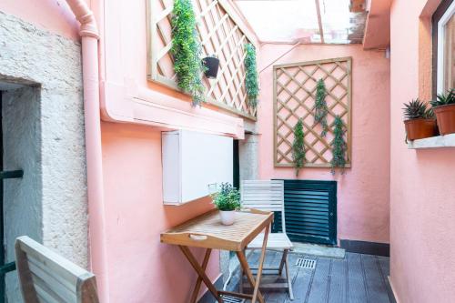 Camões Lounge Apartment w/Courtyard
