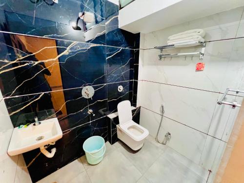 a bathroom with a toilet and a sink at Kailashbhavan Oasis - Full Villa By AP Villas in Ujjain