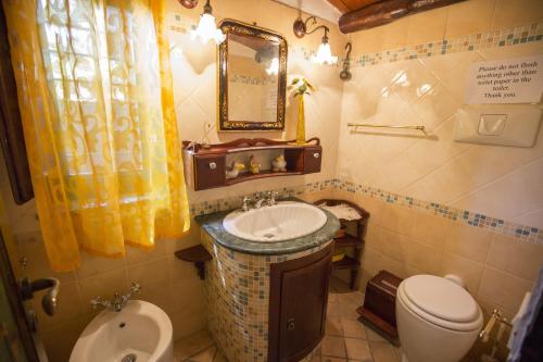 A bathroom at Villa degli Artisti