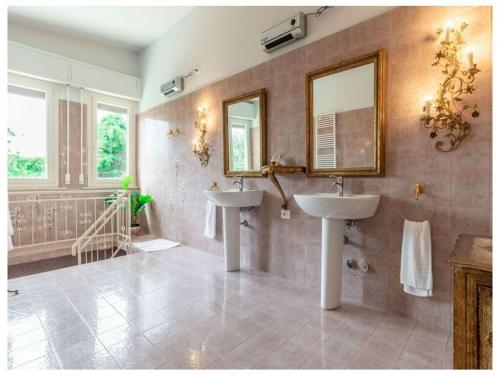 Kylpyhuone majoituspaikassa Villa degli Archi