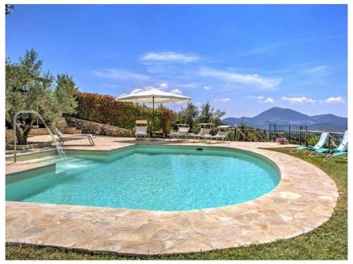 Der Swimmingpool an oder in der Nähe von Villa Morotti Comfortable holiday residence