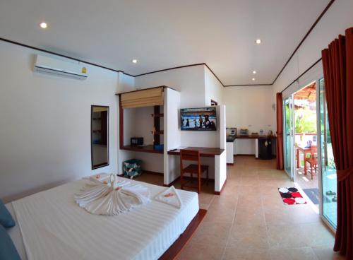 Gallery image of Vivi Bungalows Resort in Nai Harn Beach