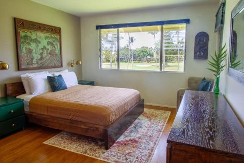 a bedroom with a bed and a window at The Lehua at Keauhou Bay in Kailua-Kona