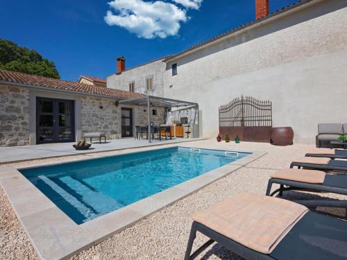 A piscina localizada em Dvori Comfortable holiday residence ou nos arredores