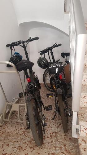 a group of bikes parked in a room at RichMarHome in Pego