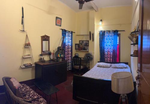 Ένα ή περισσότερα κρεβάτια σε δωμάτιο στο Calcutta Backpackers Homestay- For Travellers and Backpackers