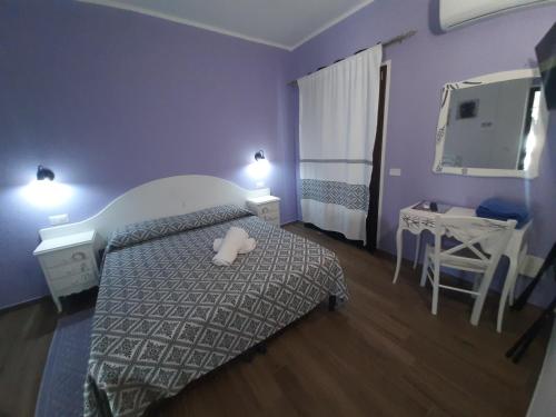 A bed or beds in a room at Borgo Rurale Cares